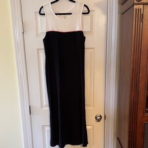 Elegant Black and White Sleeveless Dress